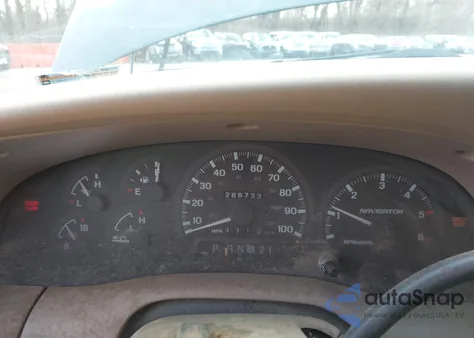 1998 Lincoln Navigator z USA, uszkodzony, nr VIN 5LMTUQ8L5WLJ53924